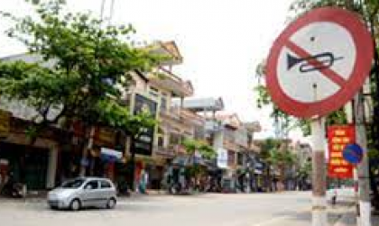 Mức phạt xe máy bấm còi trong thời gian từ 22 giờ đến 5 giờ sáng trong đô thị